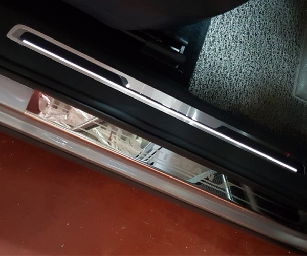 Volkswagen Tiguan (17–) Накладки на внутренние и внешние пороги дверей, 8 частей, нерж. сталь, Silver