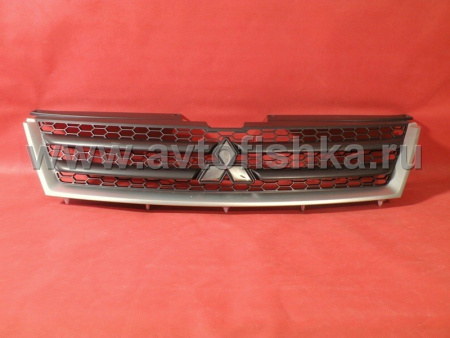 Mitsubishi Outlander XL (06-) решетка радиатора серебристая с черным, оригинал