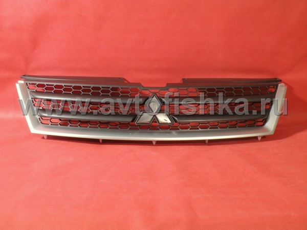 Mitsubishi Outlander XL (06-) решетка радиатора серебристая с черным, оригинал
