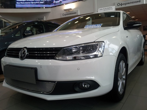 Volkswagen Jetta (11–) Защита радиатора Premium, хром