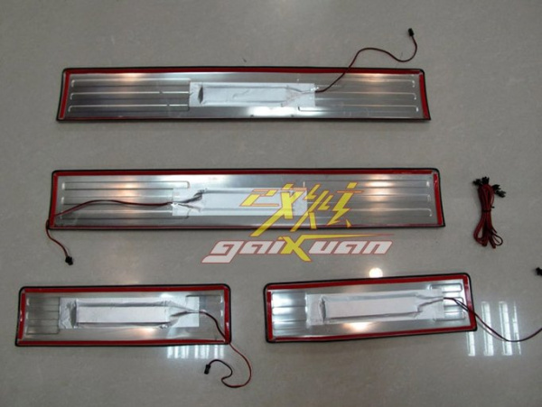 Toyota Land Cruiser Prado 150 (2010-) накладки на порожки передних и задних дверных проемов со светящейся надписью "Prado", нержавеющая сталь