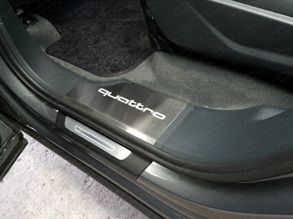 Audi Q7 (15–) Накладки на пороги (лист шлифованный надпись quattro)