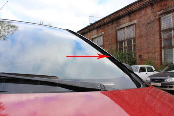 Ford Focus (05–/08–) Дефлектор лобового стекла