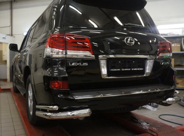 Lexus LX (13–) Защита заднего бампера уголки d 76/42 мм, нерж.
