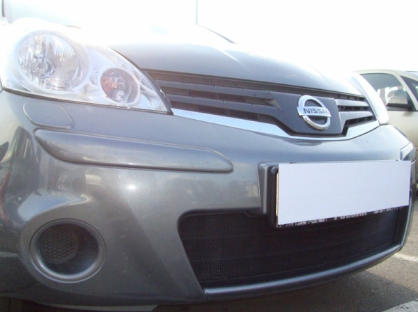 Nissan Note (09–) Защита радиатора, чёрная