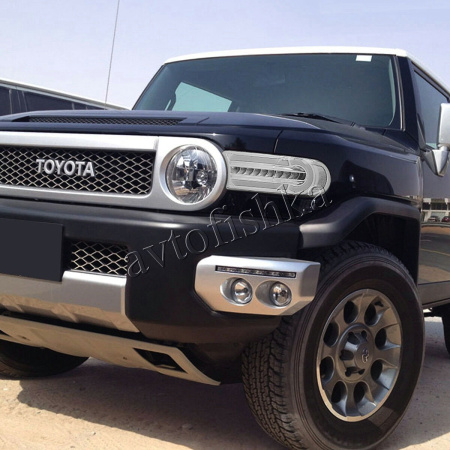 Toyota FJ Cruiser (07-14) хром светодиодные динамические поворотники с ДХО, комплект 2 шт.