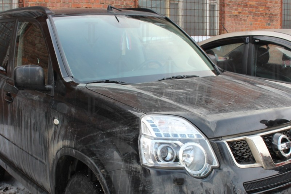 Nissan X-Trail (11–13) Дефлектор лобового стекла
