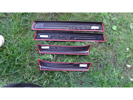 Skoda Fabia 2 (10-13) накладки на пороги пластиковые, к-кт 4 шт.