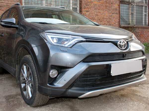 Toyota RAV4 (15–) Защита радиатора Premium, чёрная, верх (с камерой)