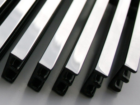 Ford Explorer (06-) верхняя решетка радиатора алюминиевая, горизонтальный дизайн.