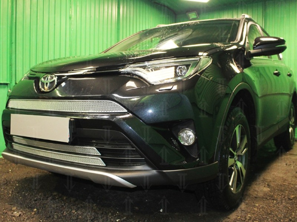 Toyota RAV4 (15–) Защита радиатора Premium, хром, верх (без камеры)