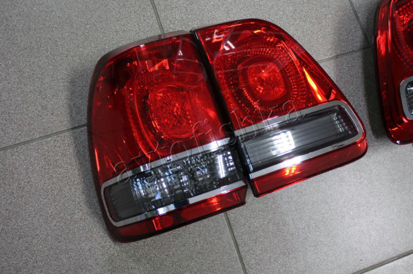 Toyota Land Cruiser 100 фонари задние светодиодные красно-тонированные, дизайн Land Cruiser 200, комплект лев.+прав.