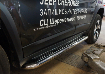 Jeep Cherokee (14–) Пороги нержавеющая труба с листом С2 d 60 мм (Cherokee Тrailhawk)