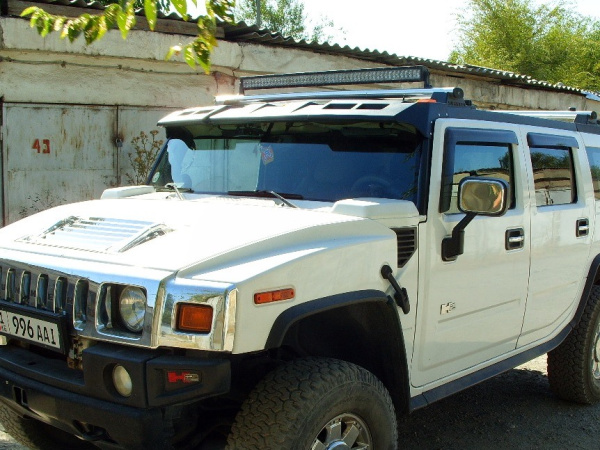 Hummer H2 (02-08)  Козырек над стеклом. Спойлер.