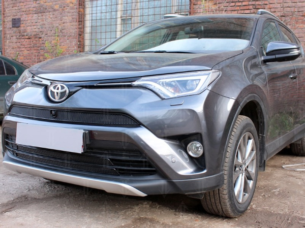 Toyota RAV4 (15–) Защита радиатора Premium, чёрная, верх (с камерой)