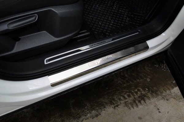 Накладки на внутренние пороги с надписью, нерж. сталь, 4 шт. Alu-Frost 08-1899 для VW Tiguan II