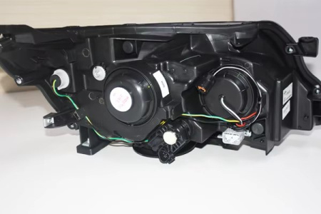 Subaru Forester (09-12) фары передние линзовые черные, с подсветкой DRL и светящимися ободками, комплект 2 шт.