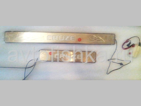 Chevrolet Cruze (08-) накладки на дверные порожки из нержавеющей стали с автономной подсветкой "Cruze", комплект 4 шт.