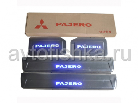 Mitsubishi Pajero 3 и Pajero 4 накладки на внутренние пороги из нержавеющей стали со светящимся логотипом "Pajero", к-кт 4 шт.