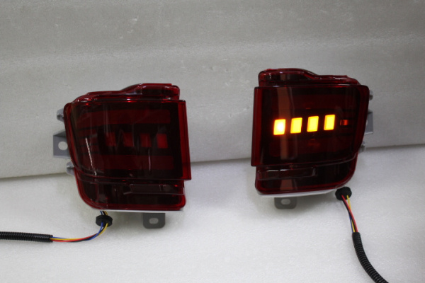 Toyota Land Cruiser 200 (2015 – 2012) фонари (катафоты) в бампер, светодиодные динамические черные