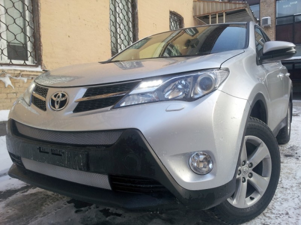Toyota RAV4 (13–14) Защита радиатора, хром, низ (Стандарт)