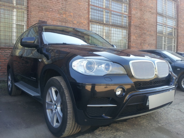 BMW X6; X5 (06–12) Защита радиатора Premium, хром верх (3D)