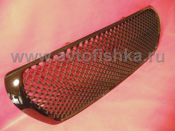 Toyota Land Cruiser 200 (07-11) решетка радиатора черная пластиковая, дизайн "Bentley".