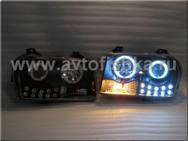 Chrysler 300C LX (04-) 2.7L V6 24V фары передние линзовые черные, со светящимися ободками и светодиодной подсветкой, комплект 2 шт.