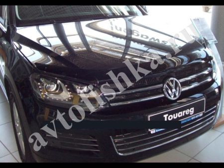 Дефлектор капота темный с надписью VW Touareg 2011-