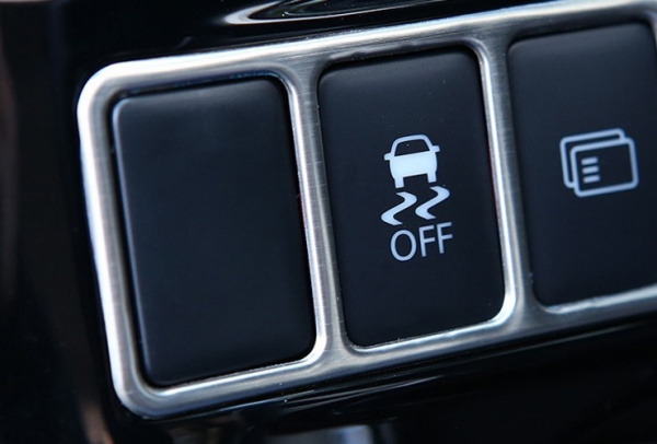 Mitsubishi Outlander (15–) Окантовка на кнопку регулировки фар, нерж.