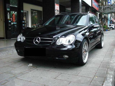 Mercedes C-class W203 (00-07) седан решетка радиатора черная со звездой, дизайн CL-class, 3 ламели.