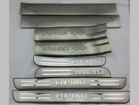 Chevrolet Captiva (2012-) накладки на пороги дверных проемов из нержавеющей стали с надписью "CAPTIVA", комплект 4 шт.