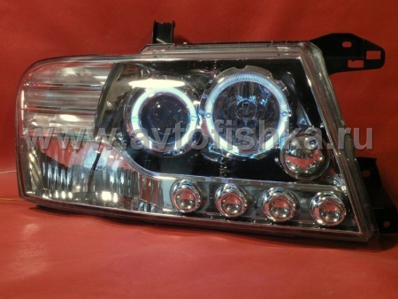 Mitsubishi Pajero 3 (2000-2006) фары передние линзовые хромированные со светящимися ободками и светодиодной подсветкой, комплект 2 шт.