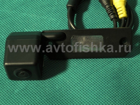 Volkswagen Passat (01-05), Golf Plus (05-07), Touran (03-09), T5 Transporter (03-09), Caddy (04-08), Skoda Superb (02-08) камера заднего вида, цветная, герметичная, с относительной разметкой, под лампу