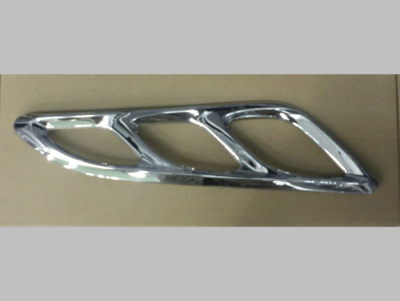 Nissan Patrol Y62 (10-) хромированные накладки на дефлектроы капота, в комплекте 2 шт.