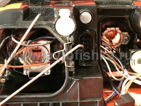 Audi A4 (01-04) фары передние линзовые хромированные, со светящимися ободками, под ксенон и корректор, комплект 2 шт.