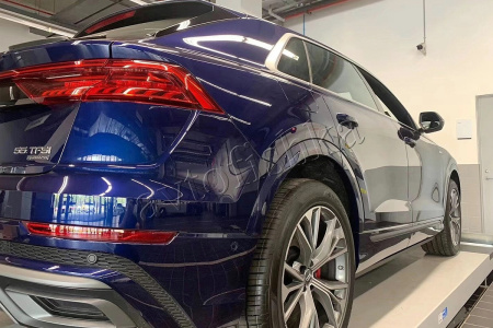 Audi Q8 (18-) выдвижные электропороги с LED подсветкой