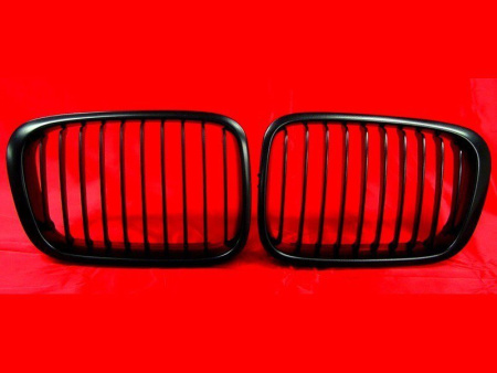BMW E46 (98-01) решетка радиатора полностью черная, лев. + прав.