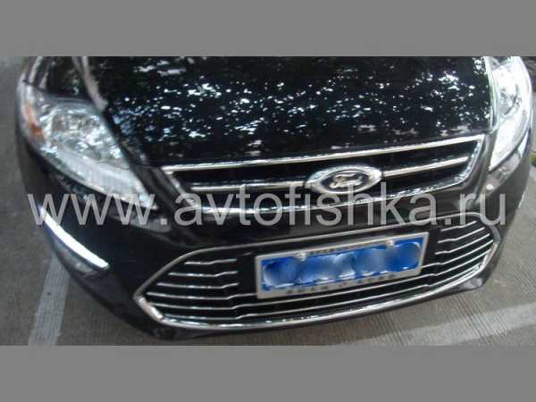 Ford Mondeo (11-) решетка переднего бампера с хромированными ламелями