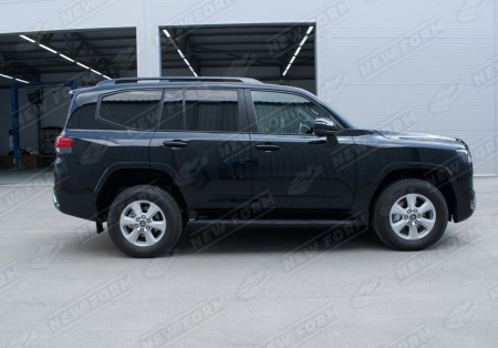 Toyota Land Cruiser LC 300 2021 - н.в. Пороги с подсветкой черные