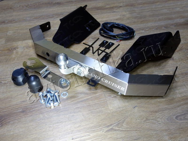 Toyota Land Cruiser 200 (15–) Фаркоп оцинкованный, надпись Land Cruiser, шар F (EXCALIBUR)