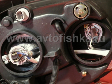 Mitsubishi L200 Triton (2005-) передние фары линзовые со светящимися ободками, черные, комплект 2 шт.