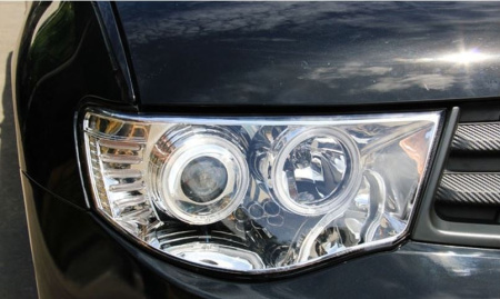 Mitsubishi L200 Triton (2005-) фары передние линзовые хромированные, со светящимися ободками, комплект 2 шт.