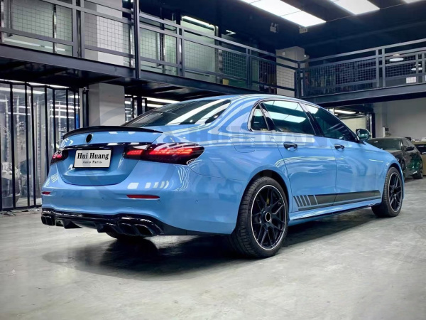 Mercedes-Benz E-Klasse W213 рестайлинг 2020 - н.в. задний бампер в сборе с диффузором и насадками 6.3 AMG