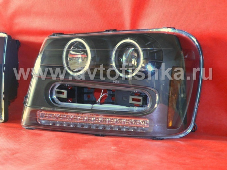 Chevrolet Trailblazer (01-09) фары передние черные, со светящимися ободками, со светодиоднами поворотниками, комплект 2 шт.