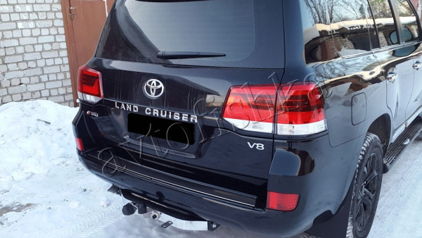 Toyota Land Cruiser (07–/12–/15–) Накладка на задний бампер, оригинал