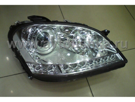 Mercedes ML W164 (05-08) фары передние линзовые хромированные, со светящимися ободками и с нижней светодиодной подсветкой, с мотором электрокорректора, комплект 2 шт.