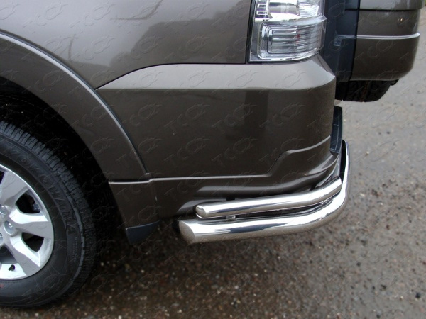 Mitsubishi Pajero (11–) Защита задняя (уголки двойные) 76,1/42,4 мм