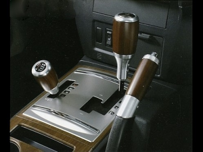 Mitsubishi Pajero IV (06-) ручки на рычаги переключения передач АКПП, алюминий - дерево, комплект 3 шт.
