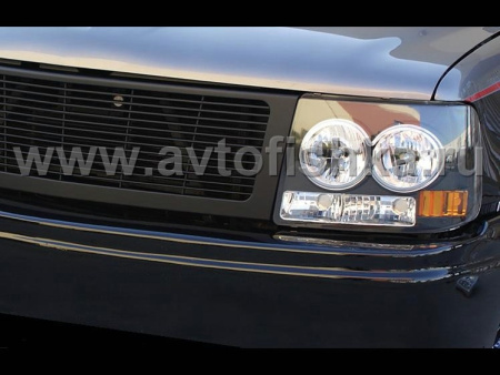 Chevrolet Tahoe, Suburban, Silverado (99-06) тюнинг комплект - фары передние черные, со светящимися ободками и решетка радиатора черная, установочный комплект